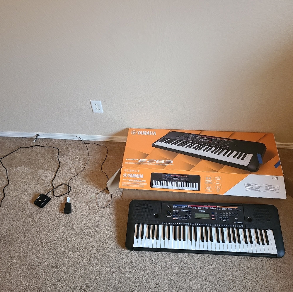 Yamaha keyboard piano